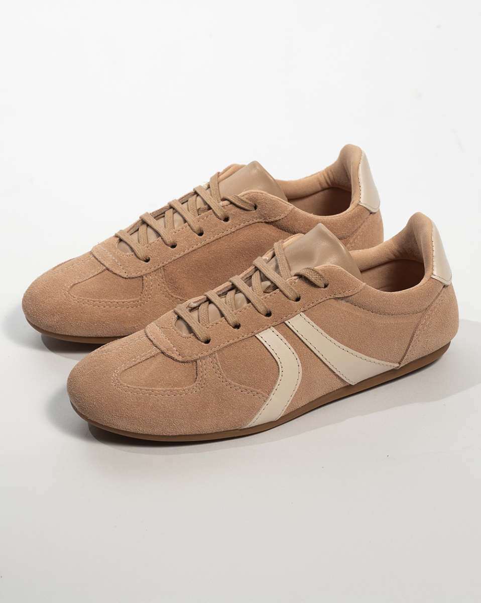 Tênis Feminino em Couro Camurça Bege com Detalhe Branco Reisen