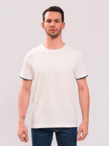 Camiseta Reisen Manga Curta com Detalhe na Manga e Textura Off White