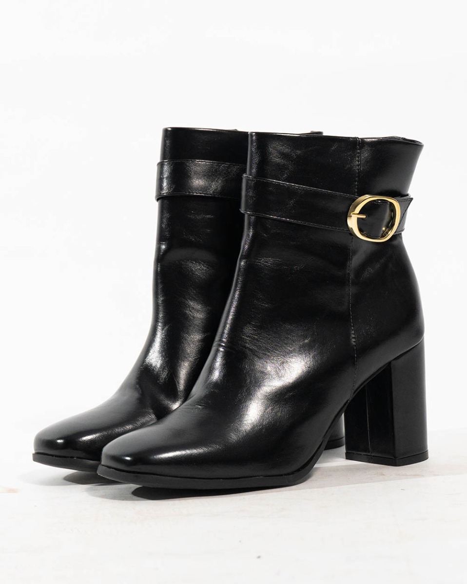 Bota Reisen Preta Com Fivela Na Lateral Salto Alto