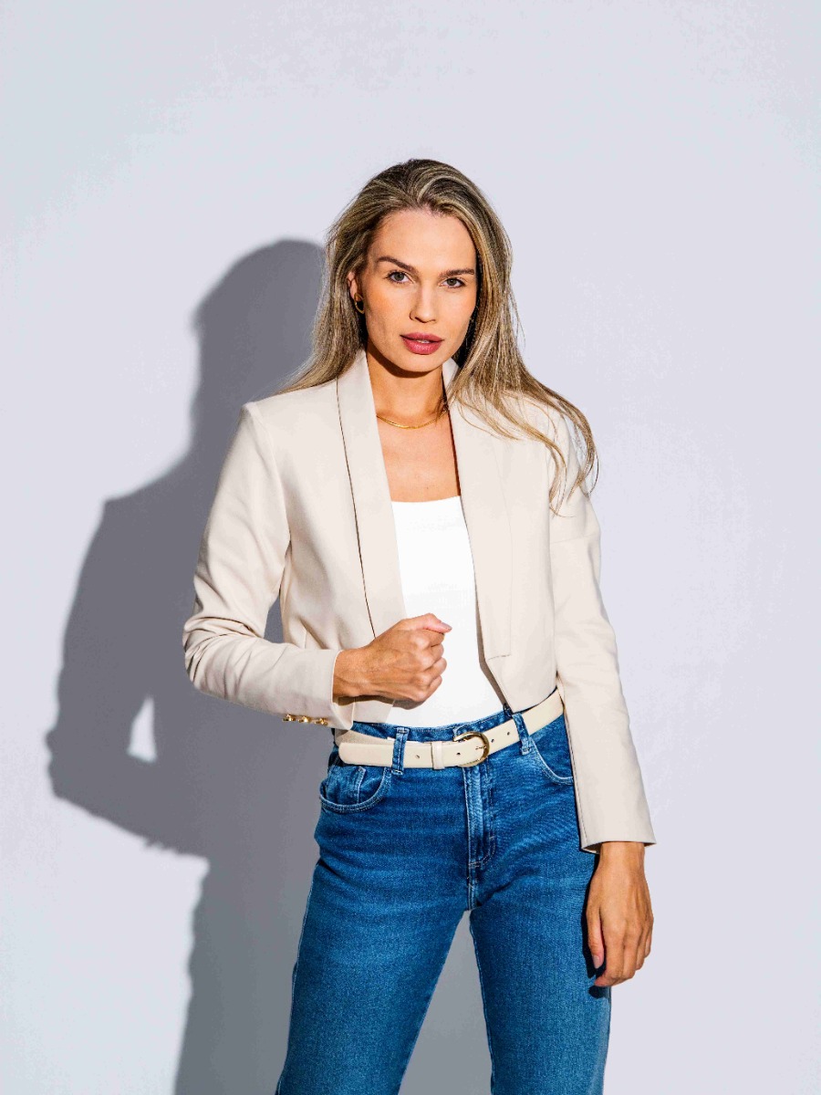 Blazer Reisen Cropped em Alfaiataria Bege
