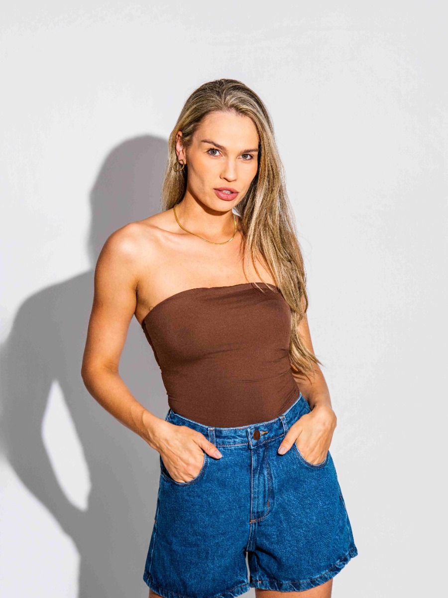 Blusa Reisen Sem Al&ccedil;as Drapeada com Barra Assim&eacute;trica Marrom