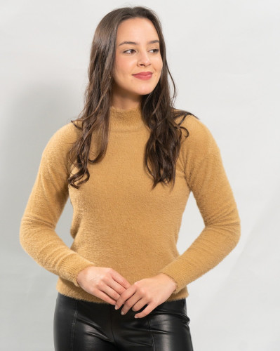 Blusa Reisen Tricô Leve Toque Peluciado Com Gola Bege