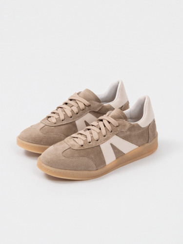 Tenis Reisen Casual em Camurça com Listras Laterais Bege